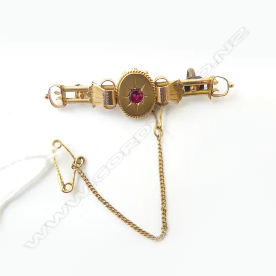 9CT  RUBY DOUBLET? BAR BROOCH 3.6gms