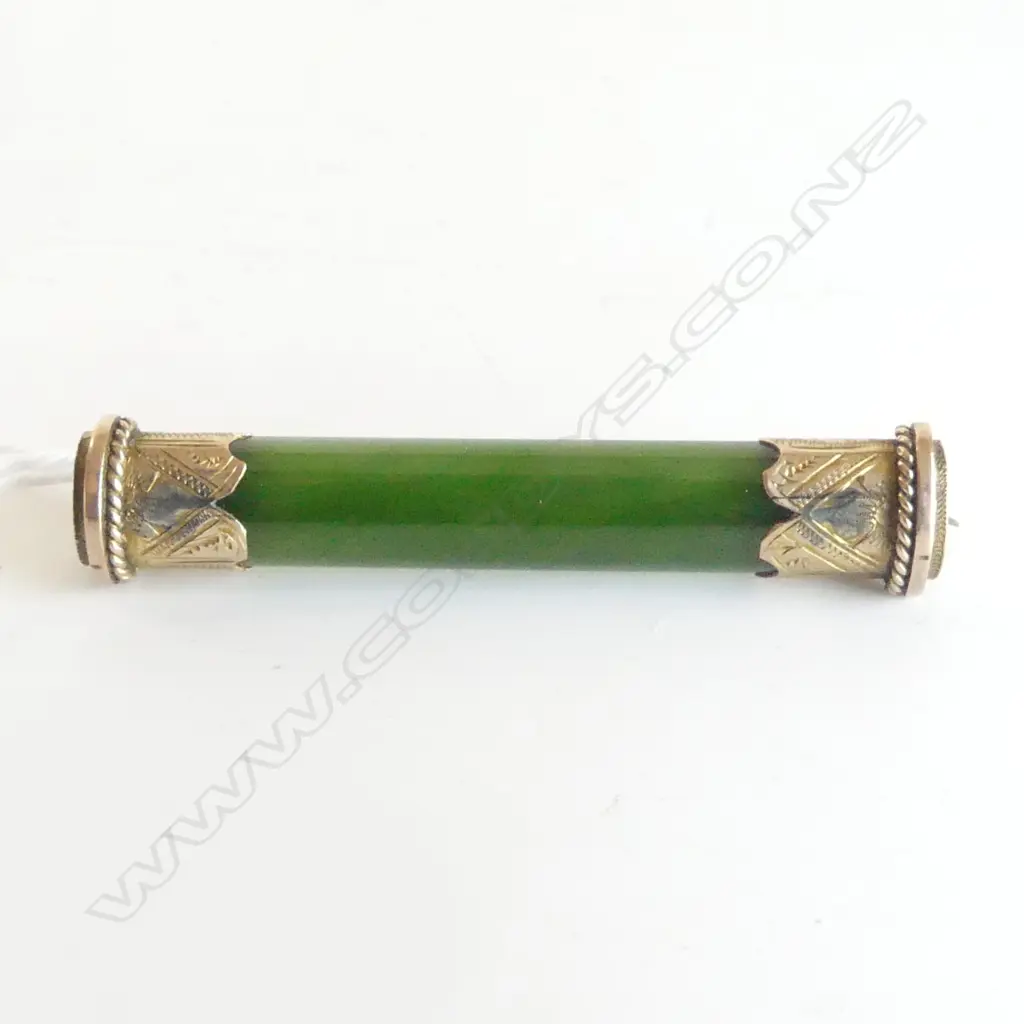 UNMARKED GOLD & GREENSTONE BAR BROOCH L.50mm Image 1++