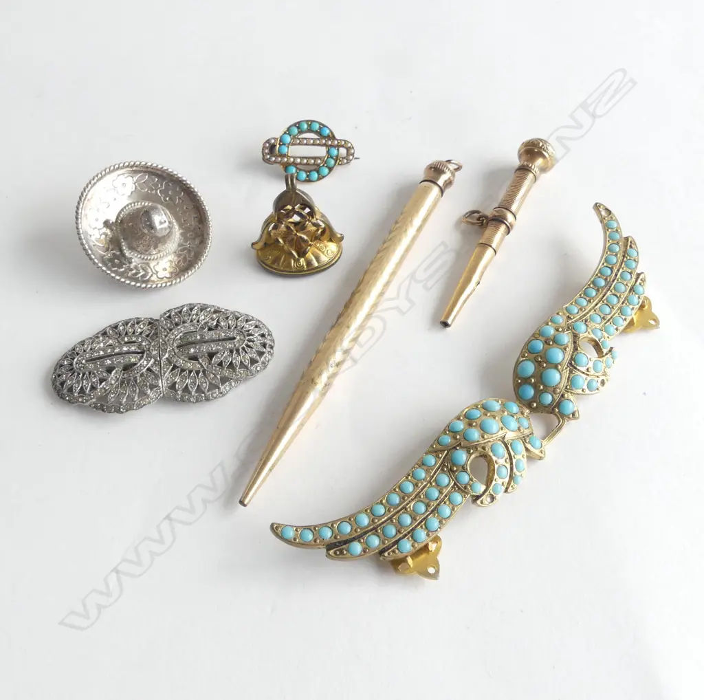 7 PCES JEWELLERY INCL. GOLD? BROOCH 2.5gms, FOB SEAL, 2 PENCILS ETC  Image 1++