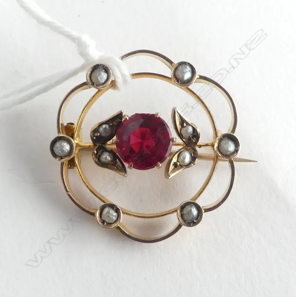 EDWARDIAN 9ct BROOCH W RED STONE & SEED PEARLS 2.36gms Image 1++