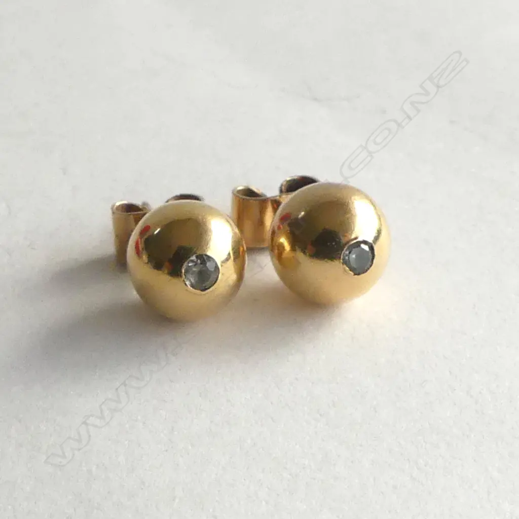 PR 18ct GOLD BALL EARRINGS w CENTRAL  WHITE STONE, 1.74gm Image 1++