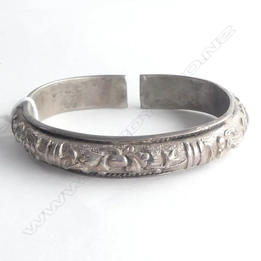 CHINESE SILVER? BANGLE, STAMPED 57gms Image 1++