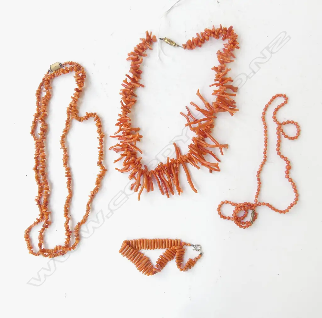 3 CORAL NECKLACES + BRACELET Image 1++
