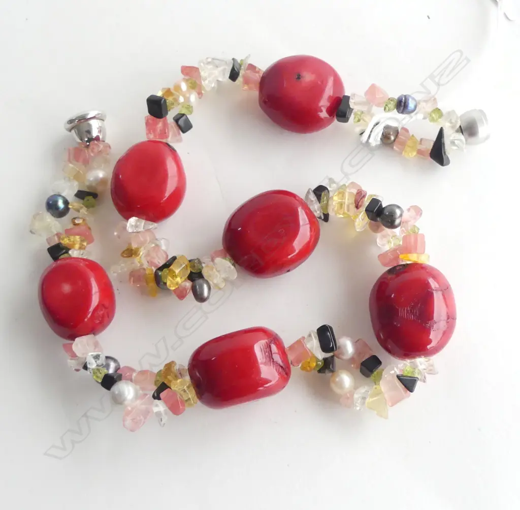 DYED CORAL & GEM STONE NECKLACE w. MAGNETIC CLASP L.440mm Image 1++