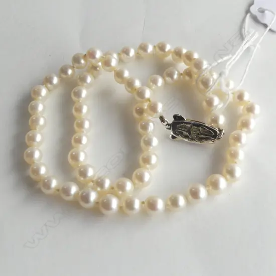 QUALITY MIKIMOTO CULTURED PEARL NECKLACE L.450mm, CASED