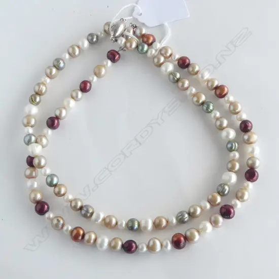 2 COLOURED FRESH WATER PEARL NECKLACES w. SILVER METALLIC CLASPS L.415mm