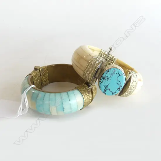 PR VINTAGE ETHNIC BANGLES IVORY & BLUE