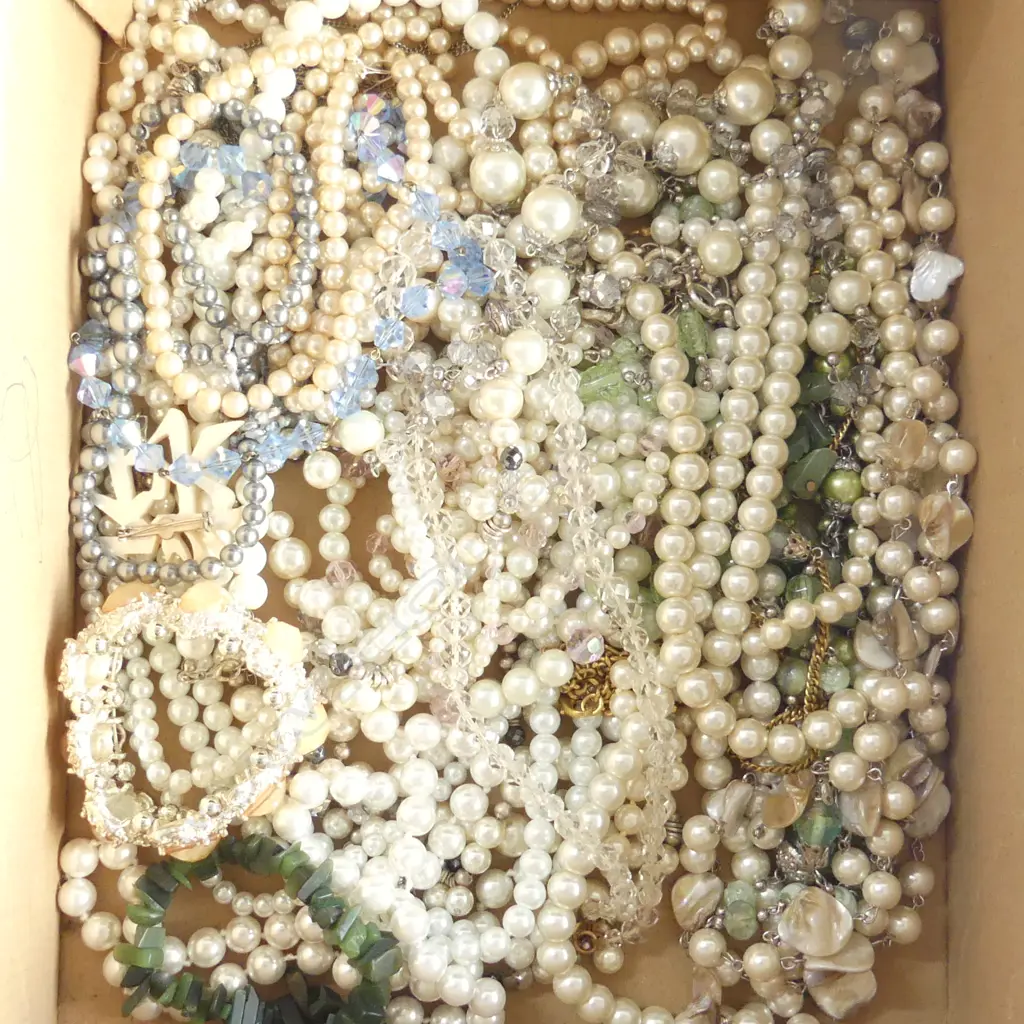 ASST. COSTUME PEARL NECKLACES ETC Image 1++