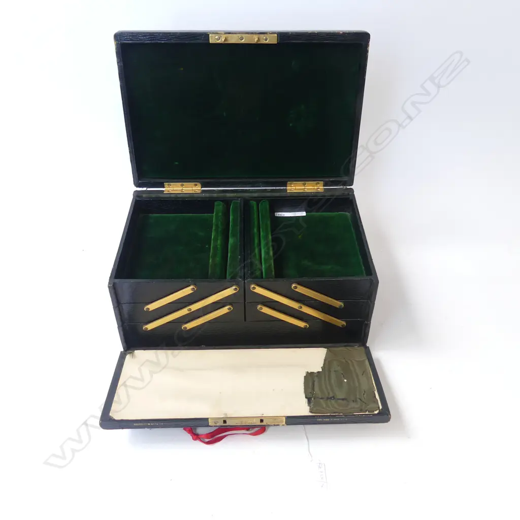 VINTAGE JEWELLERY BOX 305x205x145mm Image 1++