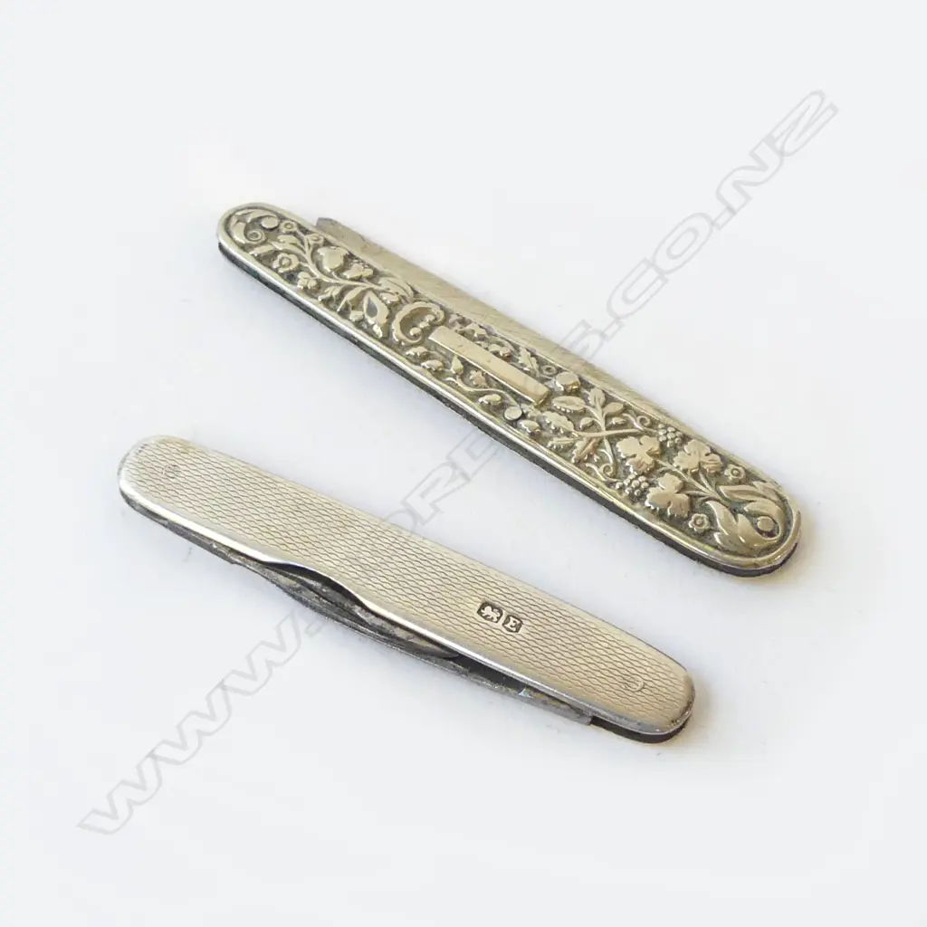 STG SILVER POCKET KNIFE SHEFFIELD 1947 & OTHER WITH GRAPE/VINE PATTERN UNKNOWN MARKS, L.75MM & L.64MM Image 1++