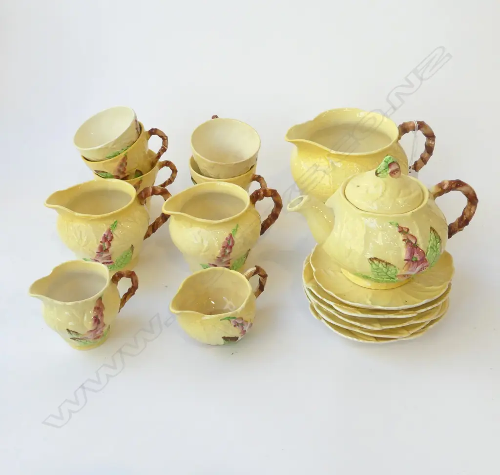 COLLECTION OF YELLOW CARLTON WARE FOXGLOVE; 6 JUGS, 2 TEAPOTS, 4 C/S ETC Image 1++