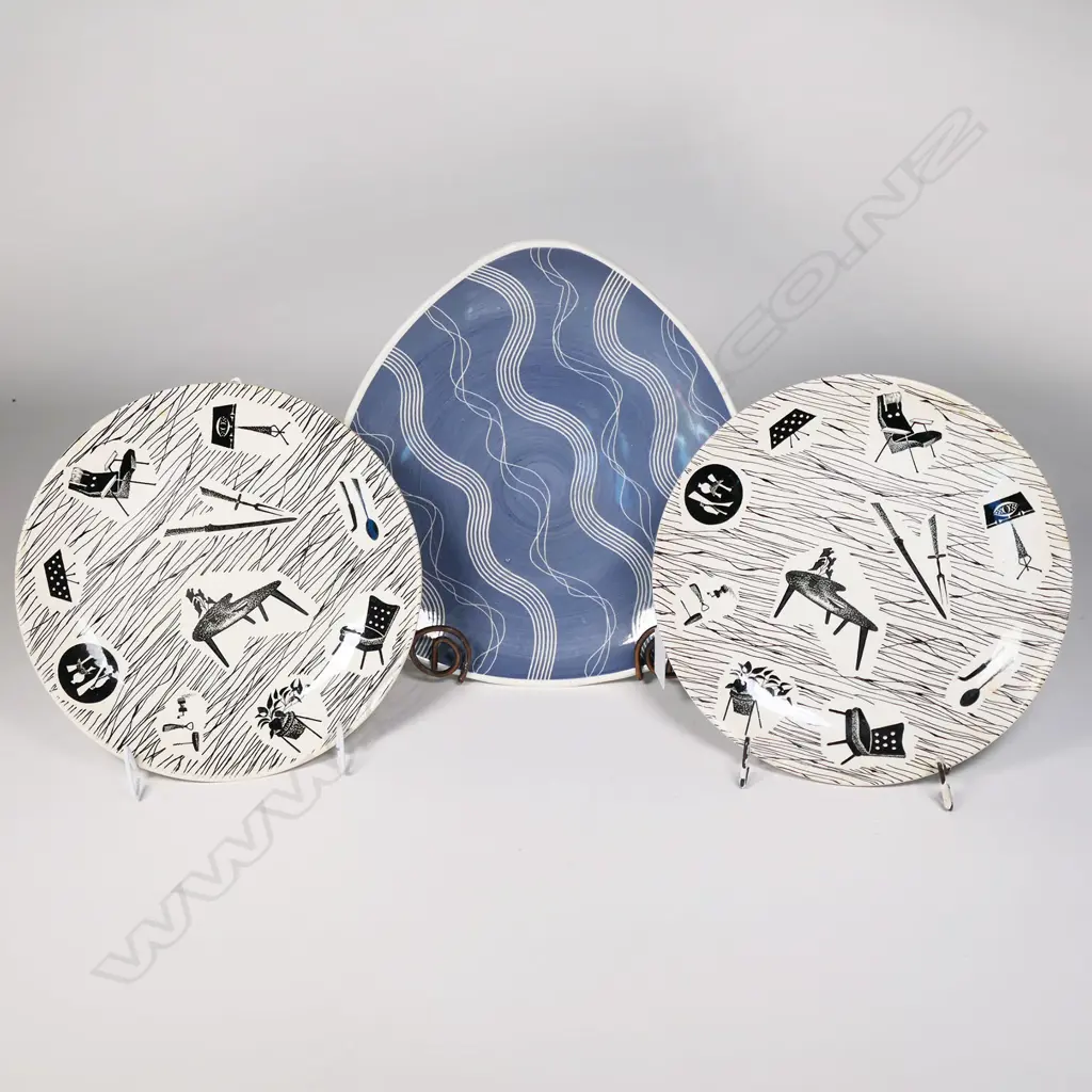3 VINTAGE PLATES; 2 'HOME MAKER' (DIA.220mm) & BLUE SCHRAMBERG 'WINDSOR' (W.275mm) Image 1++