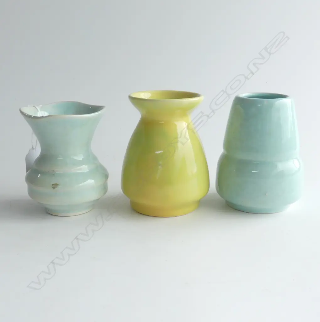 3 SM CROWN LYNN VASES, 2 PALE BLUE 1 YELLOW, TALLEST 100mm Image 1++