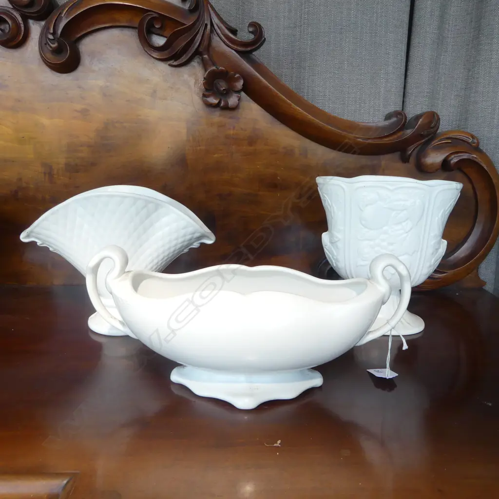 2 CROWN LYNN & KELSTON POTTERIES URN SHAPED VASES (sm faults) Image 1++