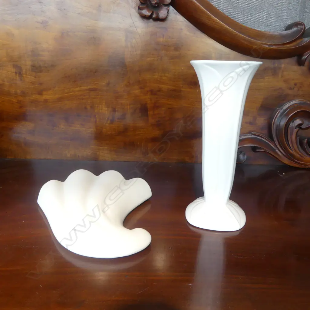 2 PC; CROWN LYNN TULIP VASE #645, H.220mm & WALL HANGING VASE (has faults) Image 1++