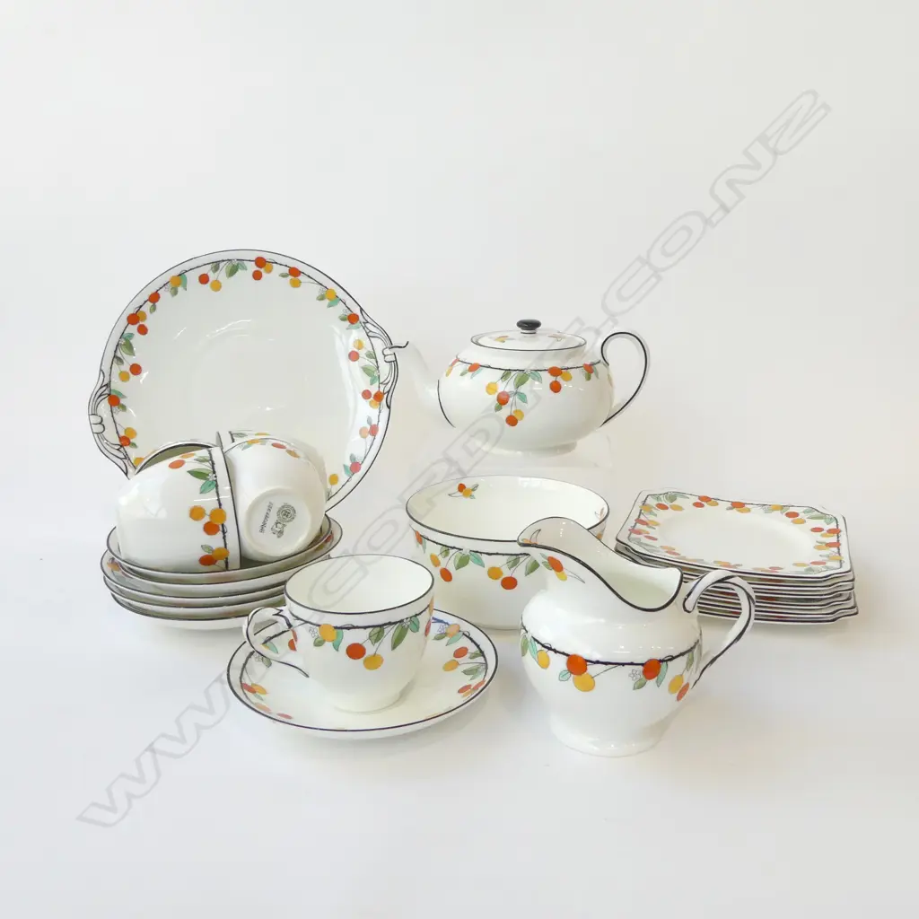 21 PCE ROYAL DOULTON TEASET; (5 TRIOS + SAUCER & SIDE PLATE, MILK, SUGAR, TEAPOT, PLATE  Image 1++