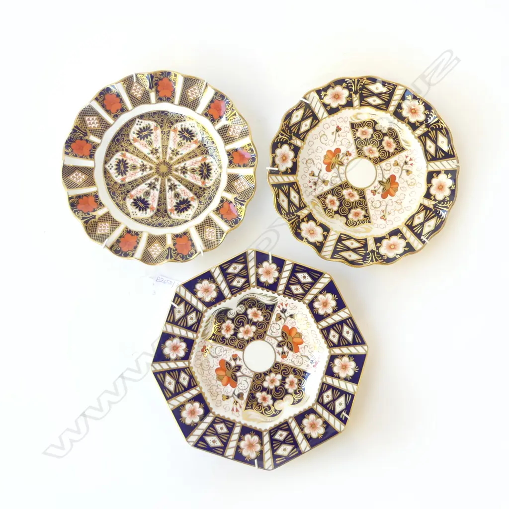 3 ROYAL CROWN DERBY IMARI CABINET PLATES 220mm dia Image 1++
