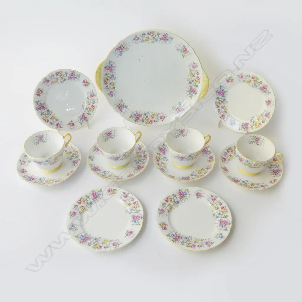 4 SHELLEY TRIOS & CAKE PLATE Image 1++