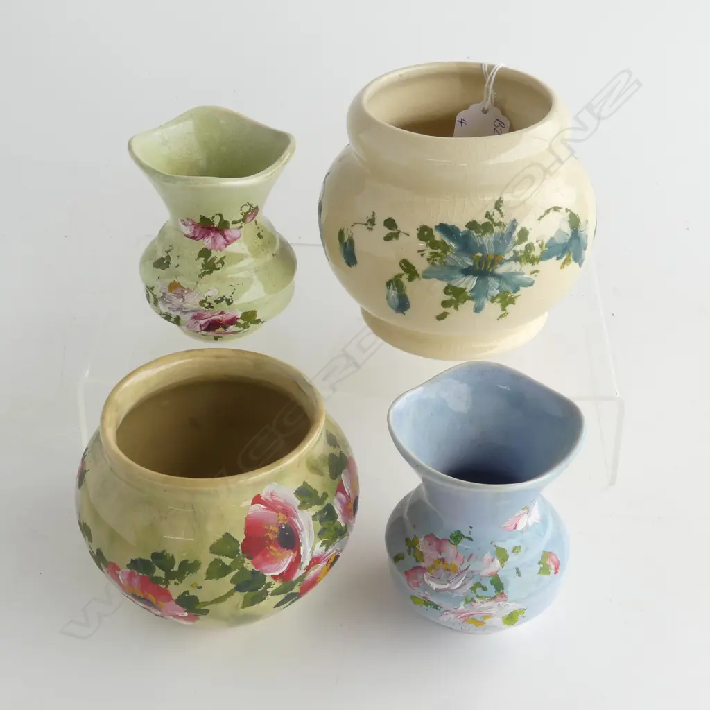 4 CROWN LYNN VASES, H.100mm Image 1++