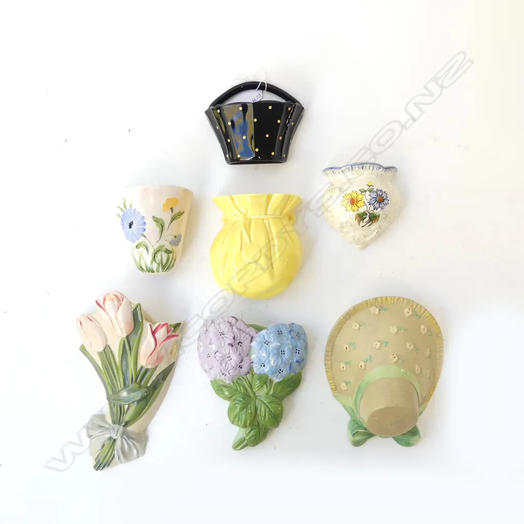 7 ASST ENGLISH WALL POCKETS Image 1++