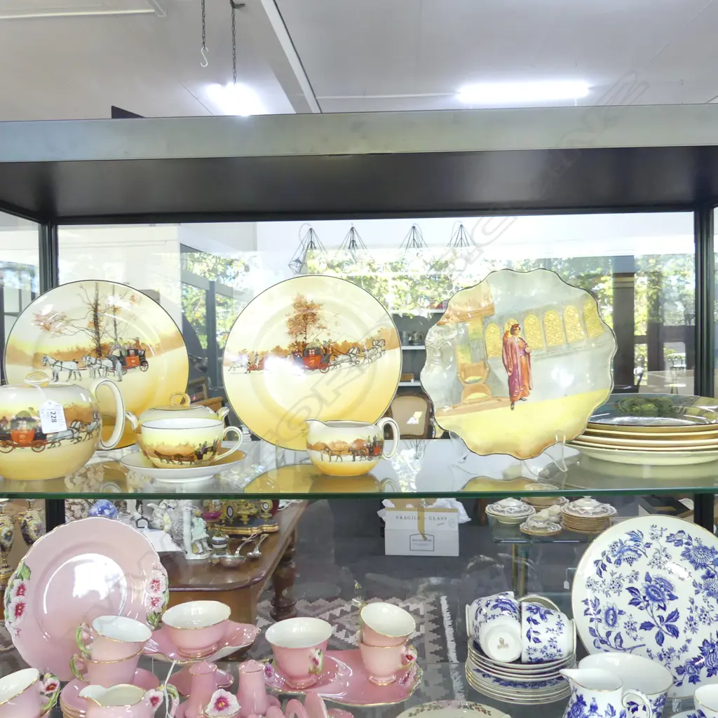 8 ROYAL DOULTON PLATES 260mm dia, TEAPOT, MILK, SUGAR & C/S Image 1++