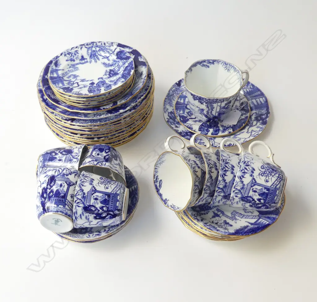 LG ROYAL CROWN DERBY B/W TEA SET Image 1++