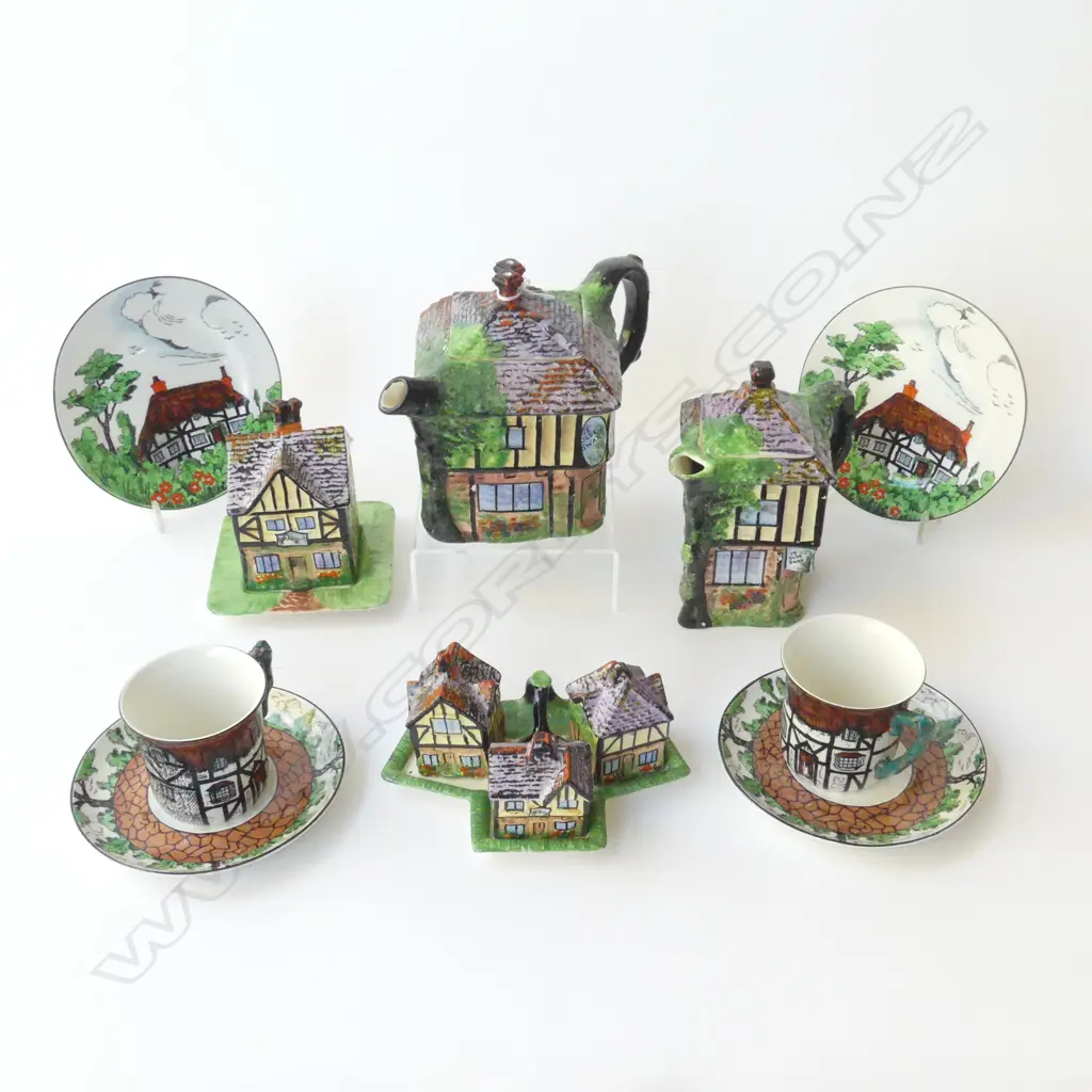 4 PCES GRIMWADES 'YE OLDE INNE'; 2 TEA POTS, SUGAR & CONDIMENTS + 2 MADDOCK TRIOS Image 1++