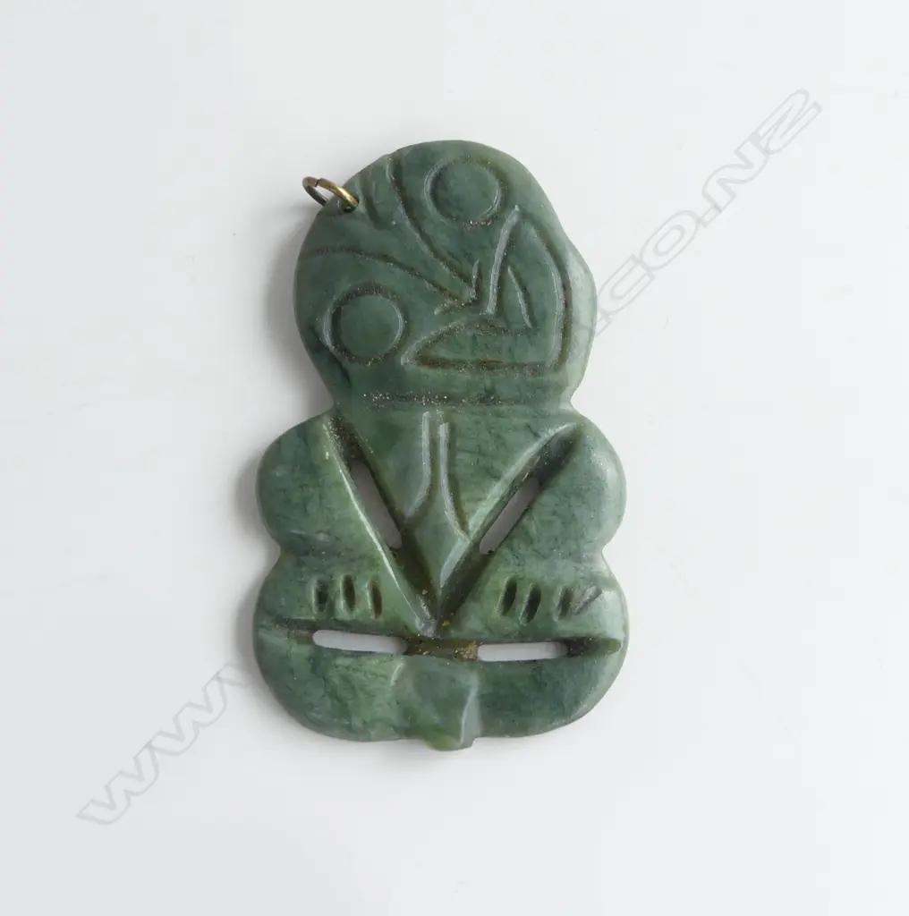 mid/late 20thC MAORI POUNAMU HEI TIKI L.67mm Image 1++