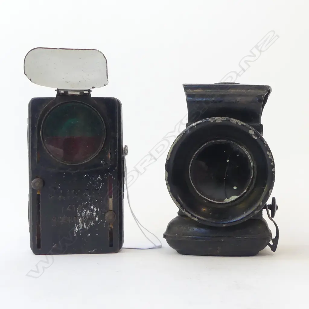 ‘DAIMON’ GERMAN SIGNAL LAMP & KEROSENE CYCLE LAMP JOSEPH LUCAS BIRMINGHAM ‘PLANET NO.33’ (A/F), H.110MM Image 1++