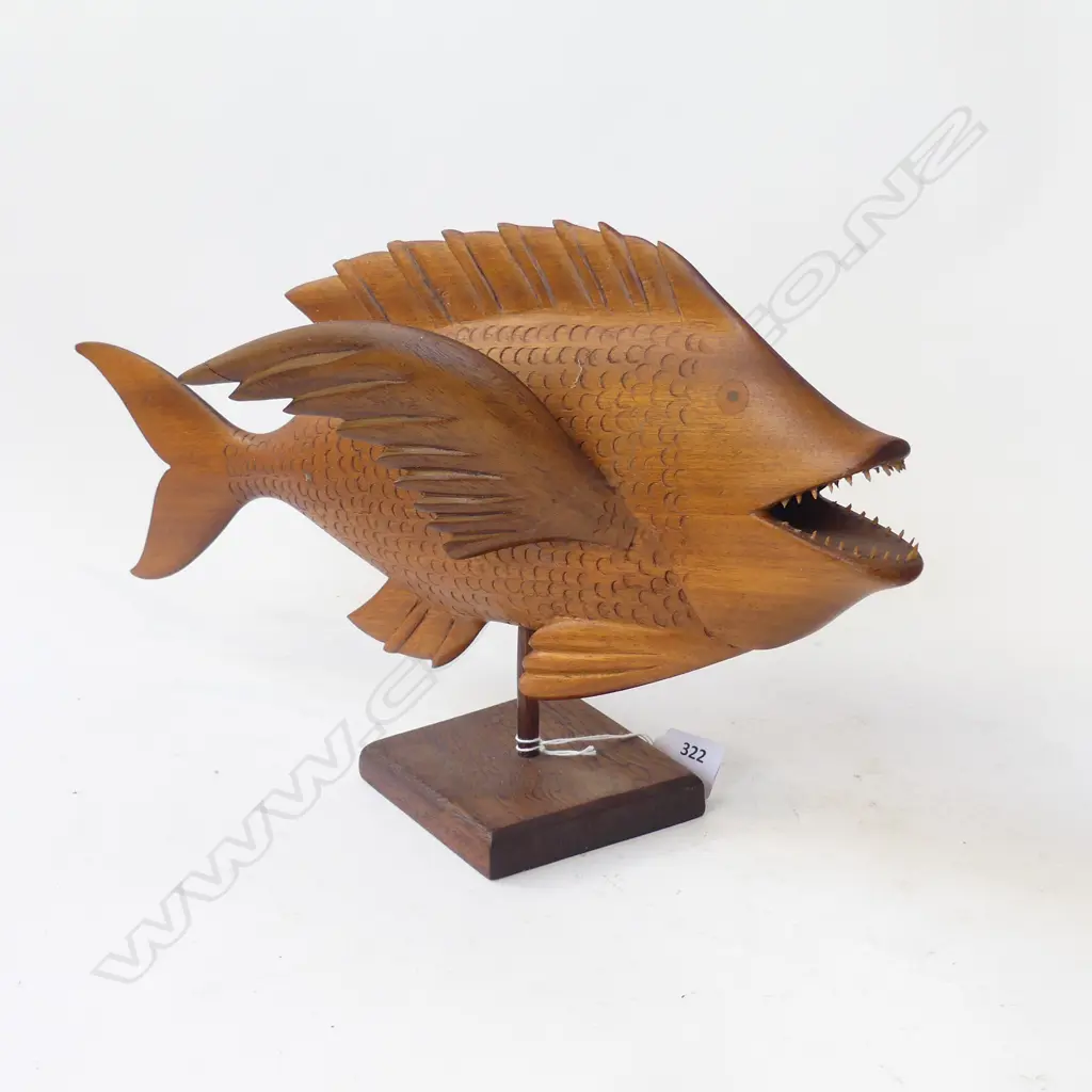 PITCAIRN CARVED WOODEN FISH ON STAND L.430mm - minor fault Image 1++