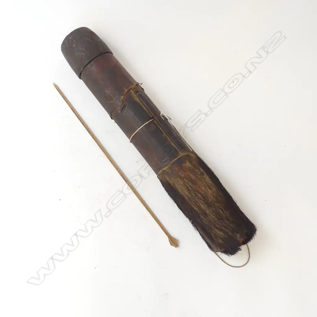 OLD TRIBAL WOOD & ANIMAL SKIN QUIVER Image 1++