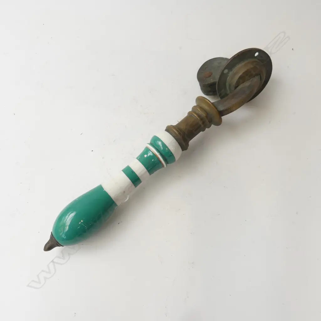 VICTORIAN HEAVY BRASS AND PORCELAIN BEER PULL, L.44MM Image 1++