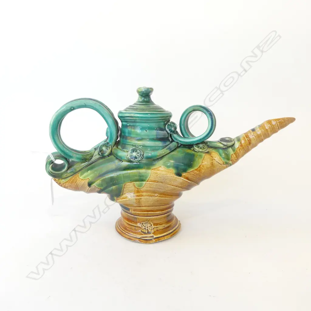 NZ POTTERY TEAPOT Image 1++
