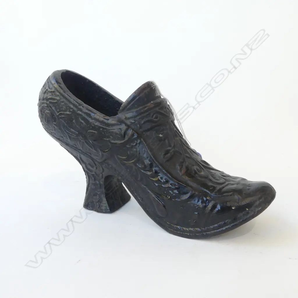  VICTORIAN CAST IRON SHOE DOORSTOP L220MM Image 1++