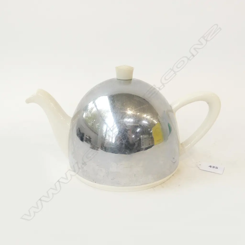 VINTAGE EVER HOT TEAPOT WITH COVER Image 1++