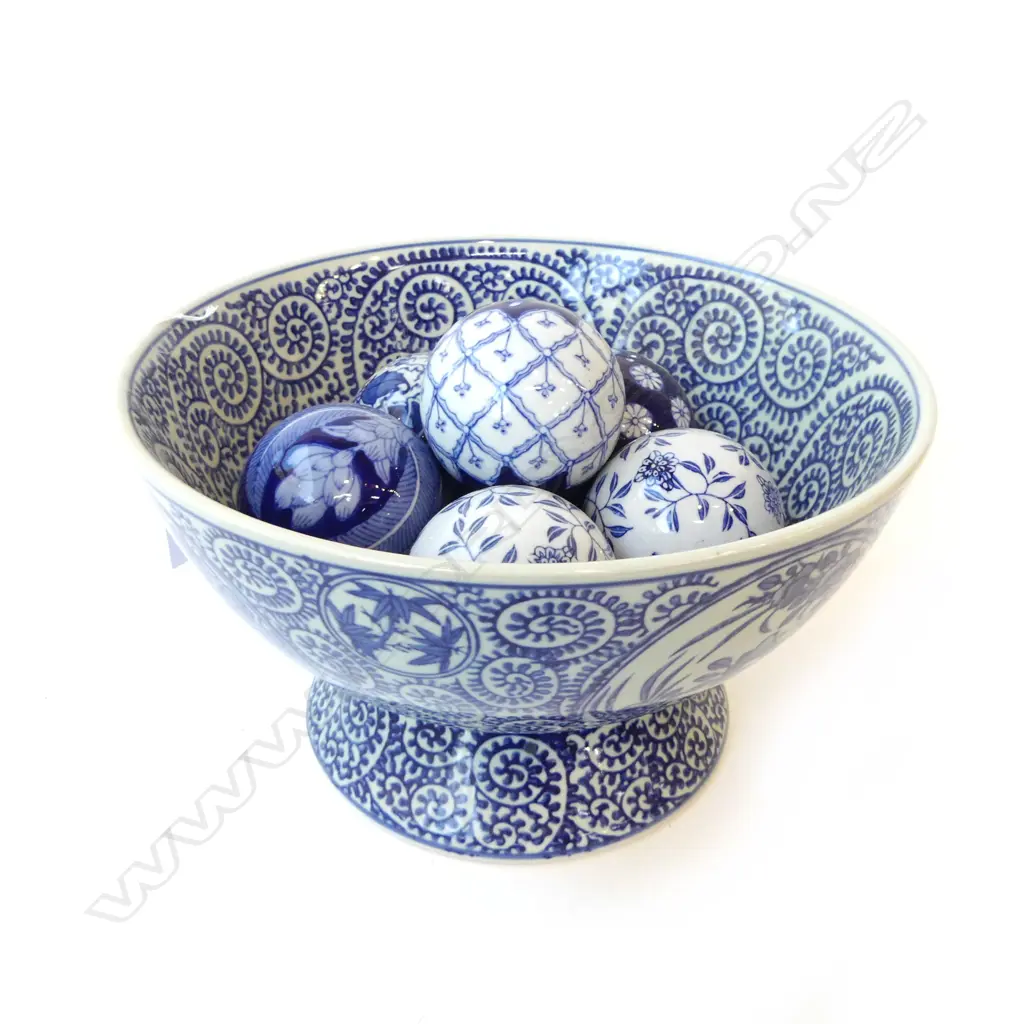LG ORIENTAL B/W FOOTED BOWL W.310mm dia + 6 DECORATIVE B/W BALLS Image 1++