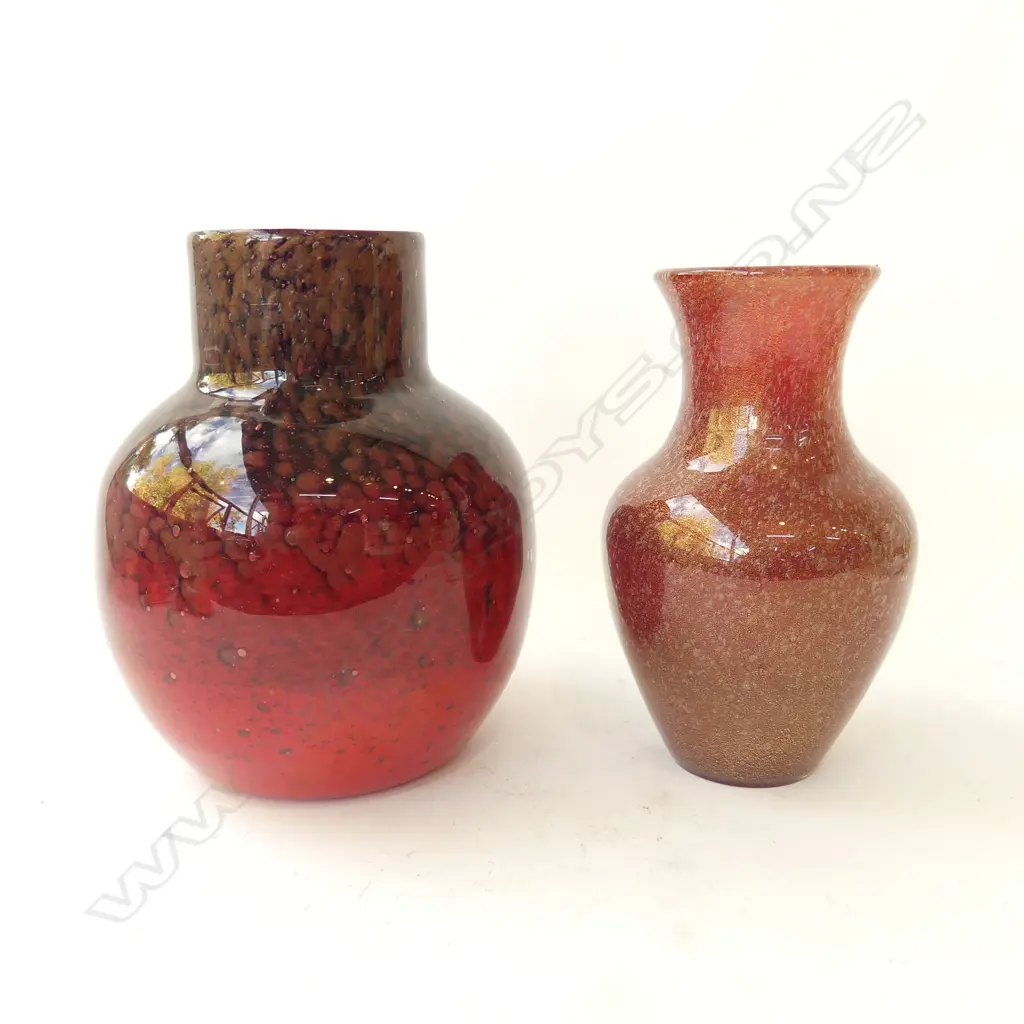 2 MONART/VASART SCOTTISH RED ART GLASS VASES H.250mm Image 1++
