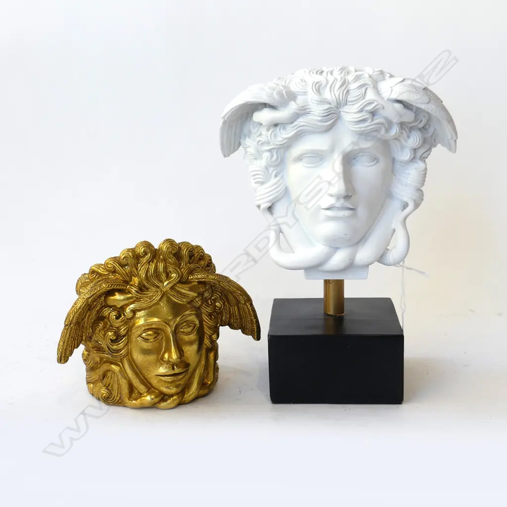 MEDUSA HEAD ON STAND H.280mm & GOLD CANDLE HOLDER  Image 1++