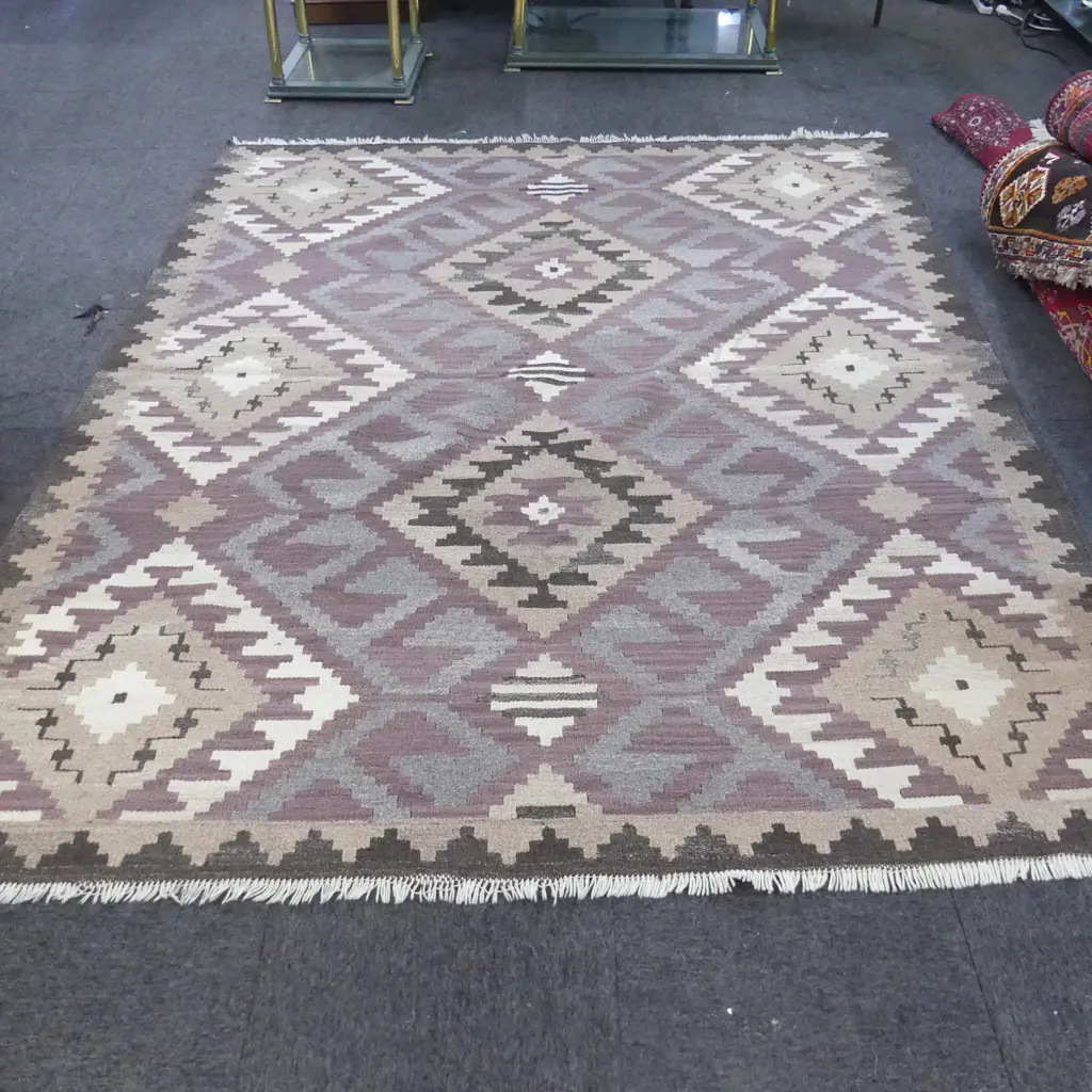 LG KELIM RUG 2130x2600mm Image 1++