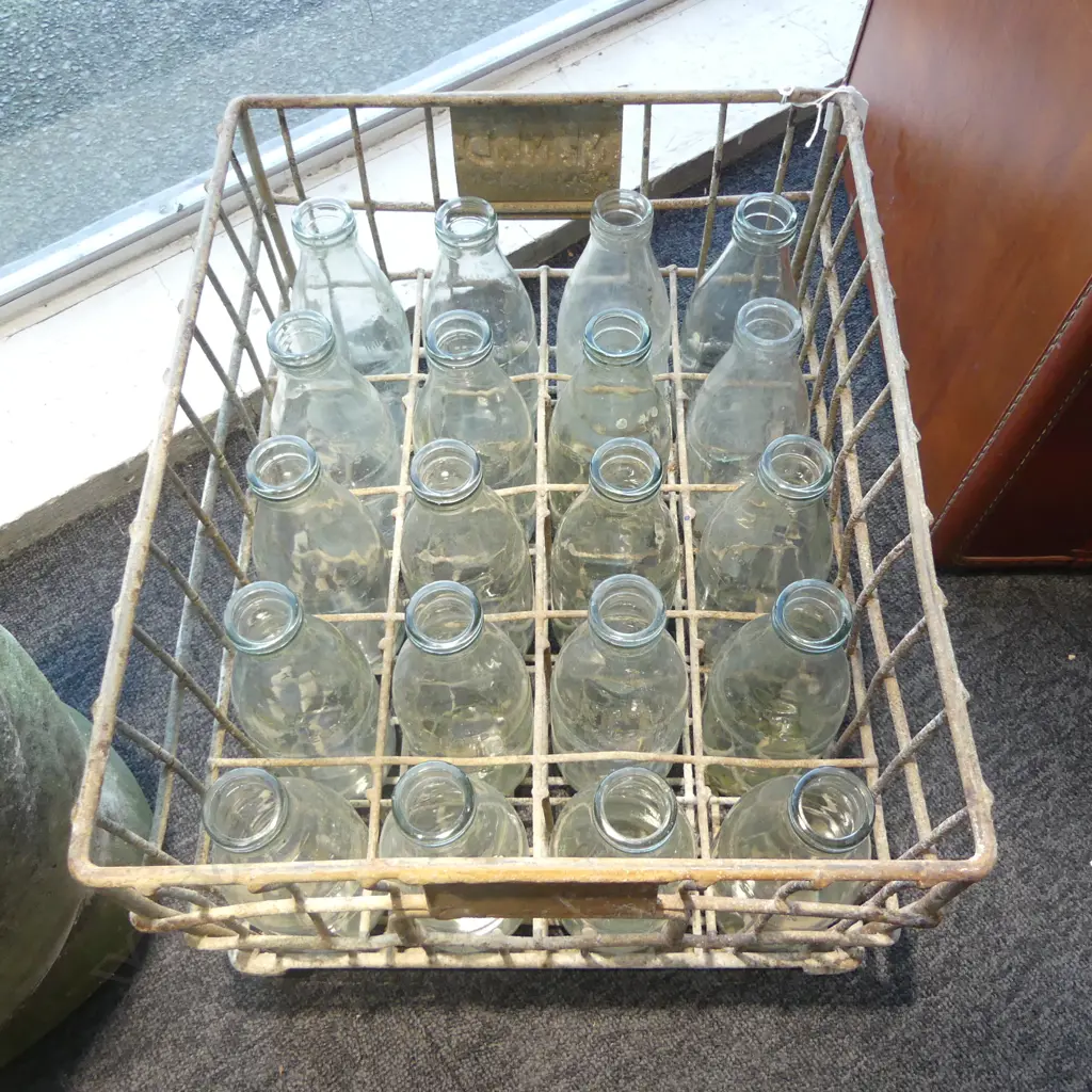 VINTAGE METAL WIRE MILK BOTTLE CRATE 370x450x270mm Image 1++