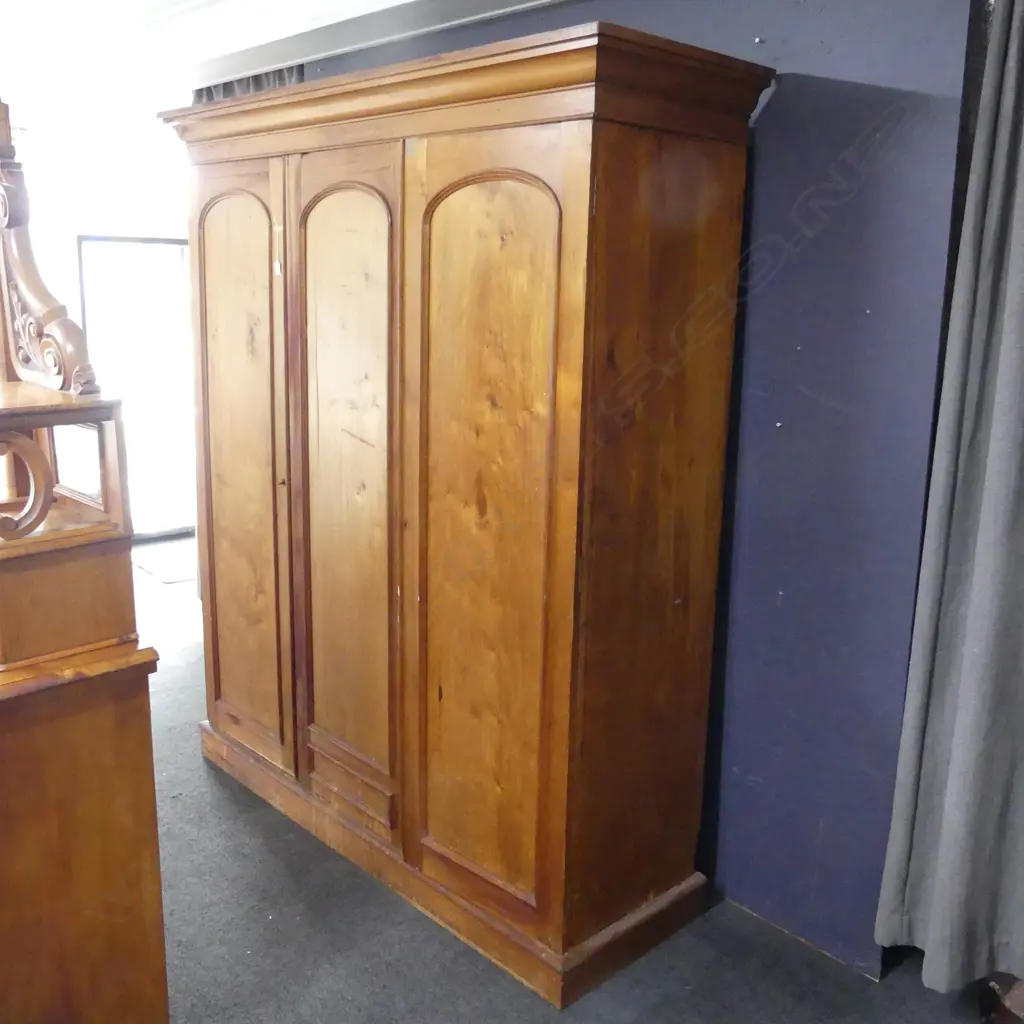COLONIAL KAURI WARDROBE & LINEN PRESS COMBINATION 1850 x 560 x 2050mm (see long description for history) Image 1++