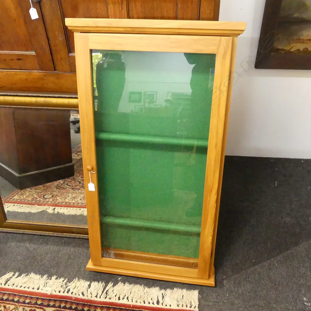 WALL DISPLAY CABINET - GREEN BAIZE LINED 580x85x1030mm Image 1++