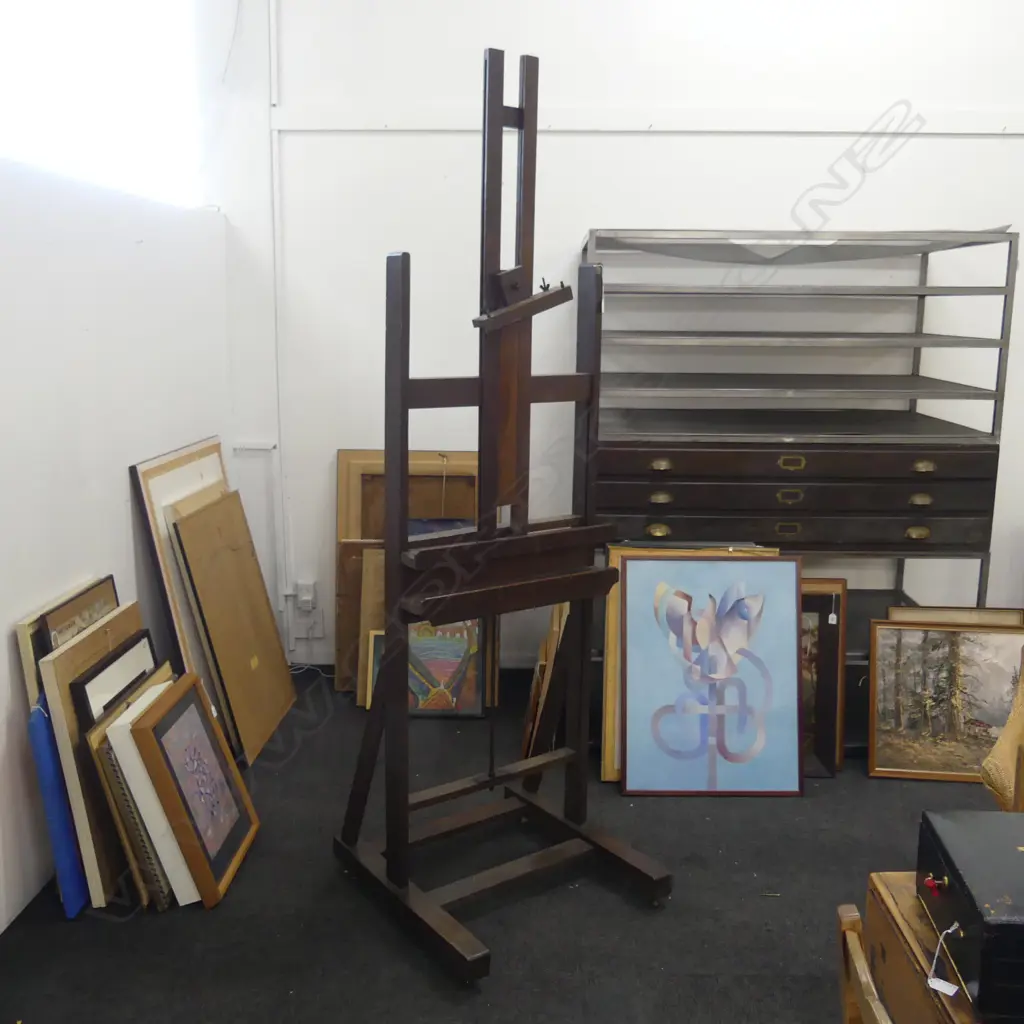 LG WOODEN EASEL H.2250mm Image 1++