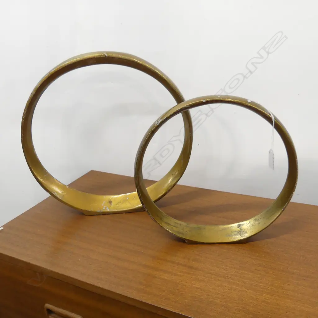 2 GOLD METAL RING SCULPTURES H.350, 280mm Image 1++