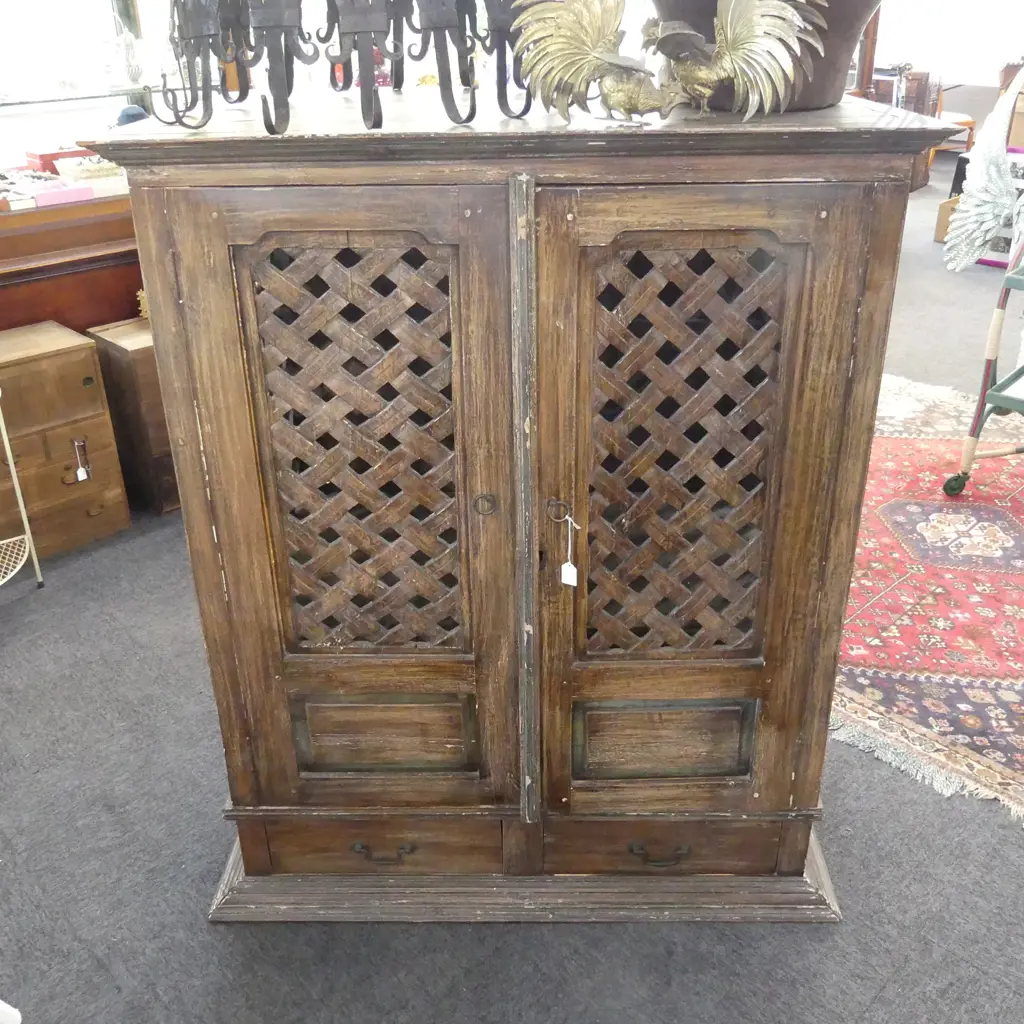 WOODEN CABINET w. LATTICE DOORS 1070x665x1300mm Image 1++