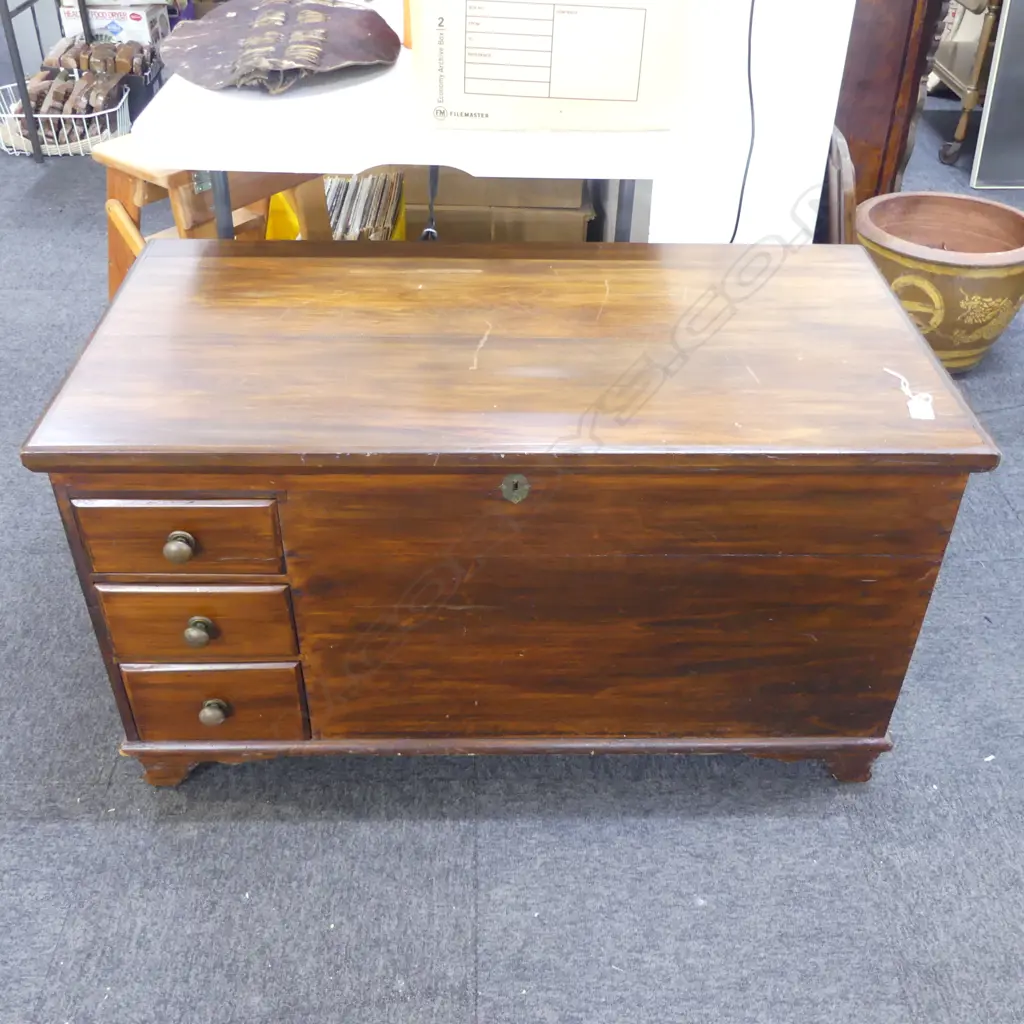 1902 ANDREW MRAS Wanganui NZ MAKER RIMU HINGED LID FITTED TRUNK/TOOL CHEST 1030 x 545 x 565mm. Image 1++