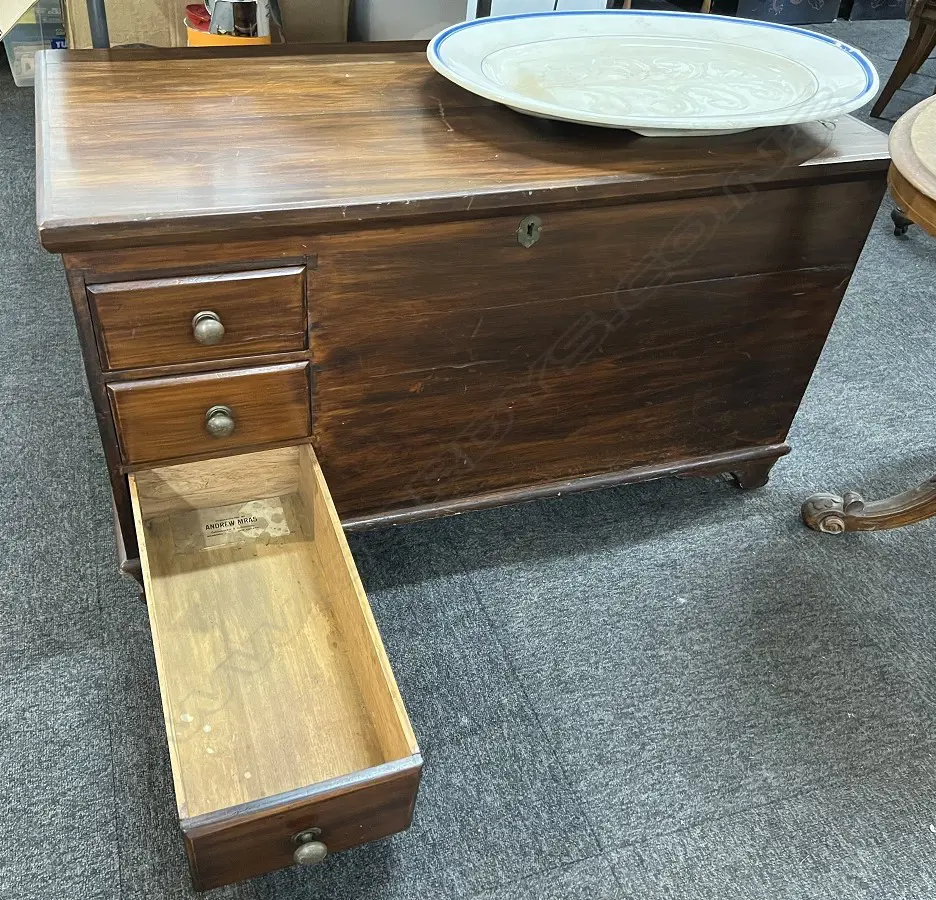 1902 ANDREW MRAS Wanganui NZ MAKER RIMU HINGED LID FITTED TRUNK/TOOL CHEST 1030 x 545 x 565mm. Image 1++