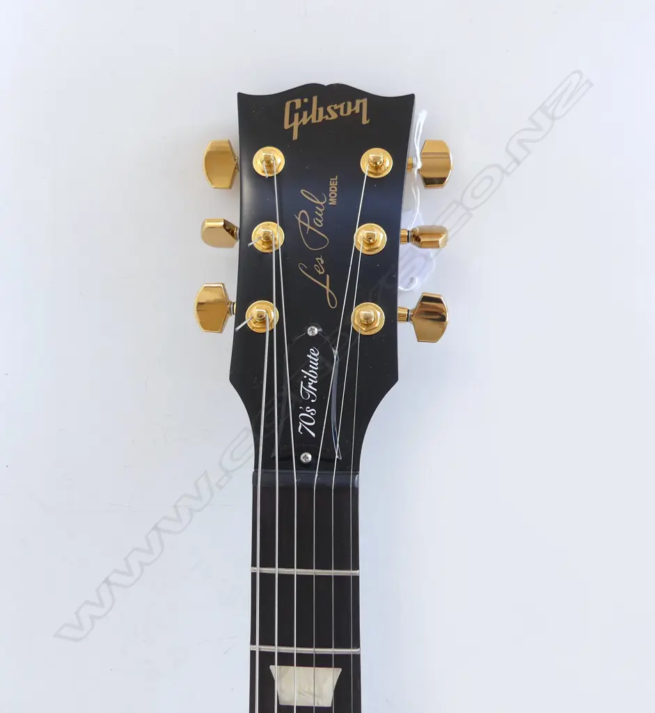 GIBSON 70S TRIBUTE LES PAUL ELECTRIC GUITAR WITH HARD CASE Image 1++