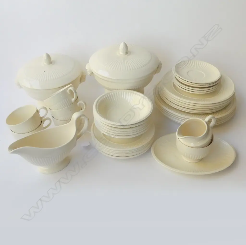 WEDGWOOD 'EDME' DINNER SERVICE Image 1++