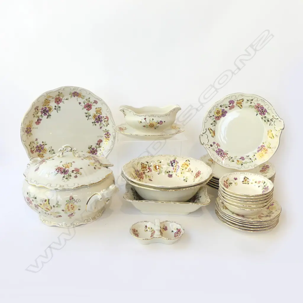 ZSOLNAY HUNGARY HAND PAINTED PART DINNER SERVICE INCL. 6 DINNER PLATES 240mm dia Image 1++